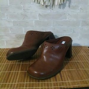 Tommy Hilfiger brown square toe heel mules 7M
